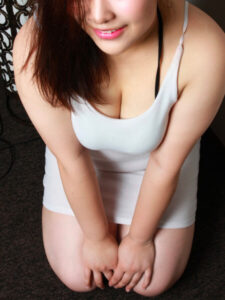 鶴岡 みく (22)さん